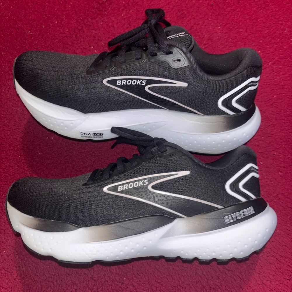 Brooks Black and White Running Shoes Size 7.5